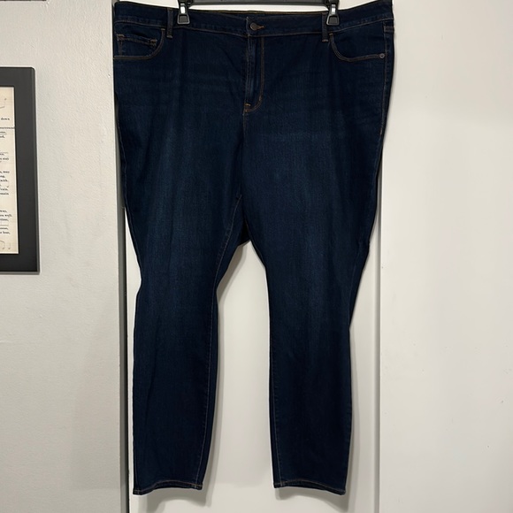 Old Navy Pop Icon Skinny Jean in Dark Wash - Picture 3 of 6